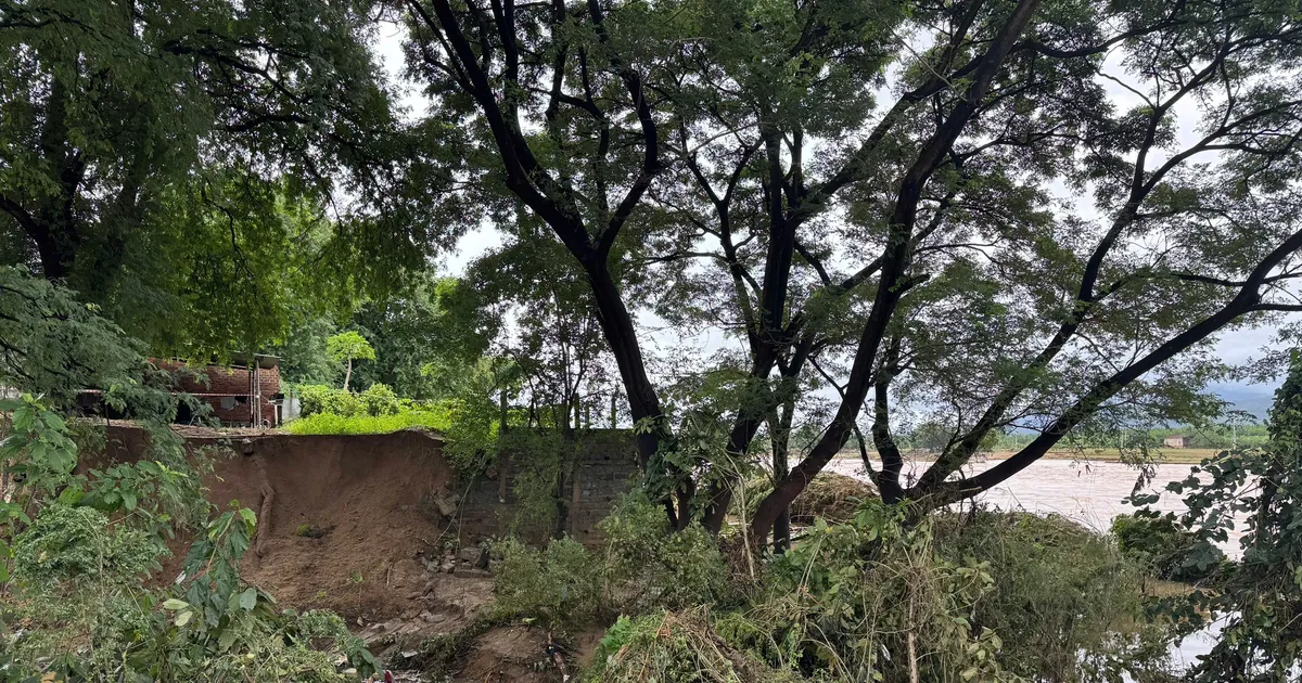 5km bờ sông Cái Phan Rang sạt lở, uy hiếp nhà dân