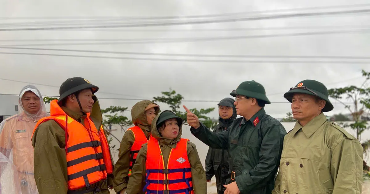 Đắk Lắk: Tốc lực chạy đua với nước lũ, hỗ trợ người dân