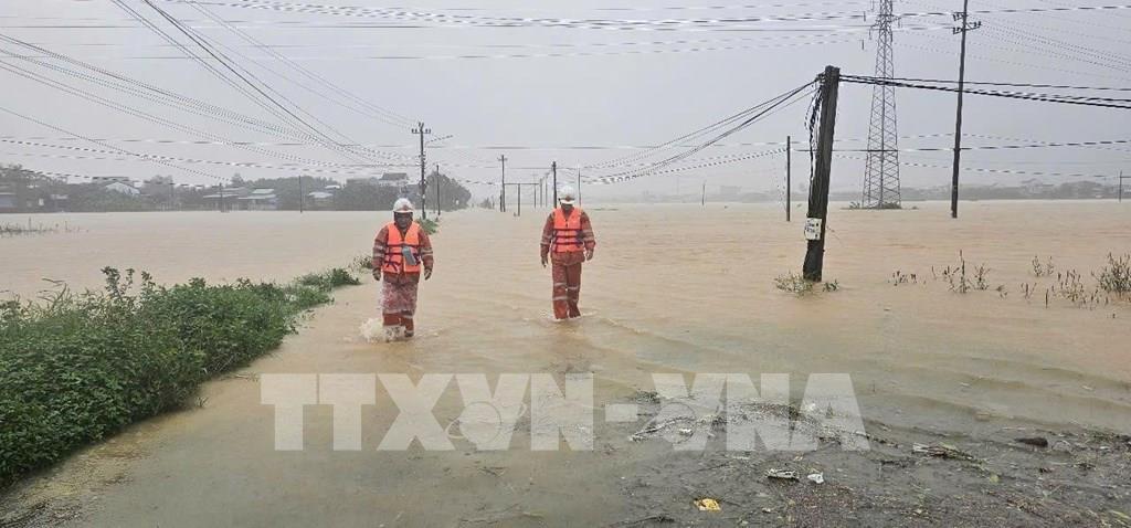 Mưa lũ miền Trung - Tây Nguyên: Gần 50% phụ tải mất điện đã được khôi phục