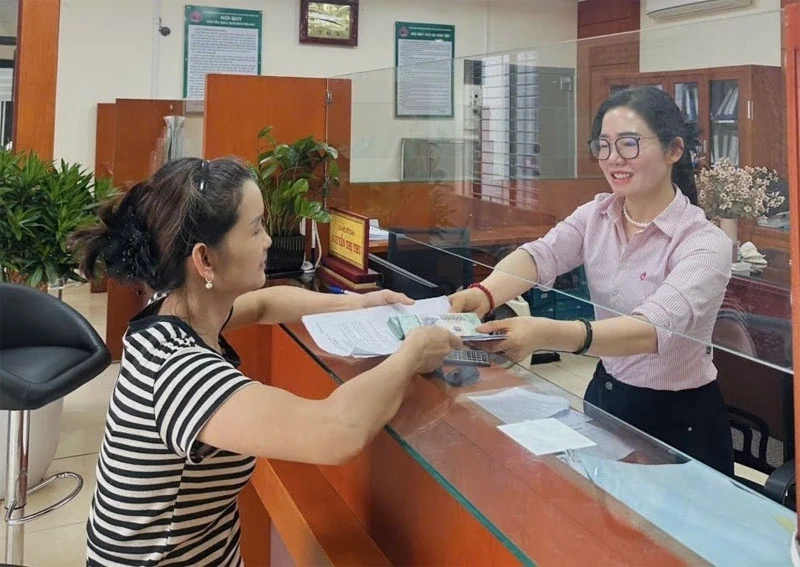 អមជាមួយការអភិវឌ្ឍន៍ធនធានមនុស្សក្នុងស្រុក