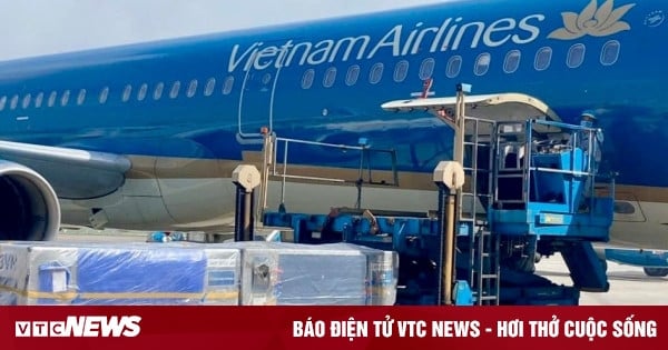 Vietnam Airlines tiếp tục vận chuyển miễn phí hàng hóa hỗ trợ đồng bào vùng lũ
