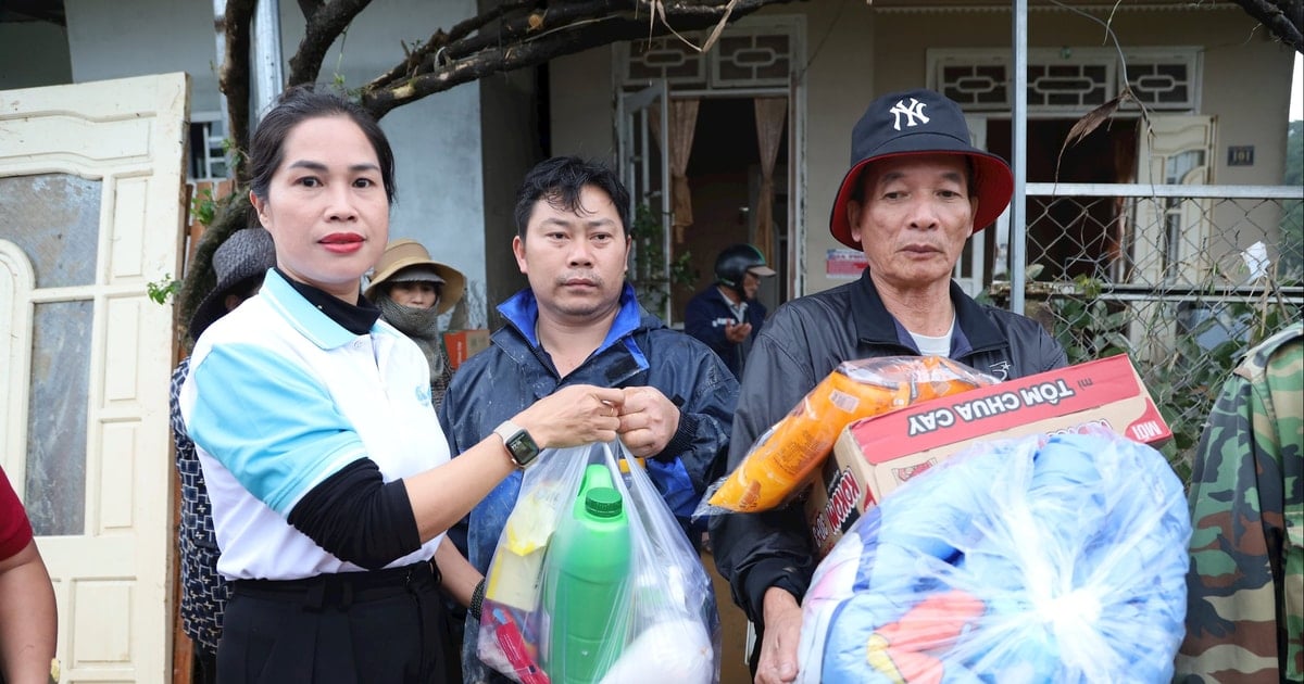 Phụ nữ Lâm Đồng hỗ trợ 200 triệu đồng cho người dân vùng lũ D’ran