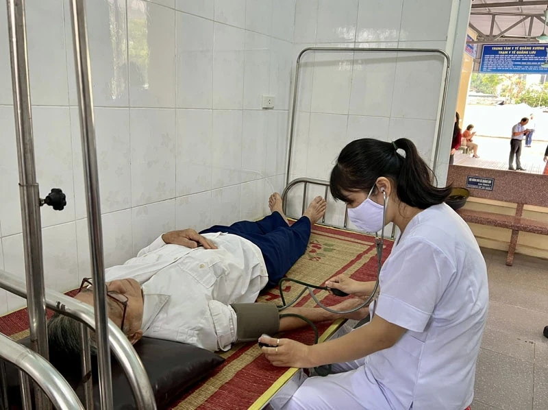 কোয়াং বিন কমিউনে জাতীয় লক্ষ্য কর্মসূচি থেকে নতুন প্রাণশক্তি ছড়িয়ে দেওয়া