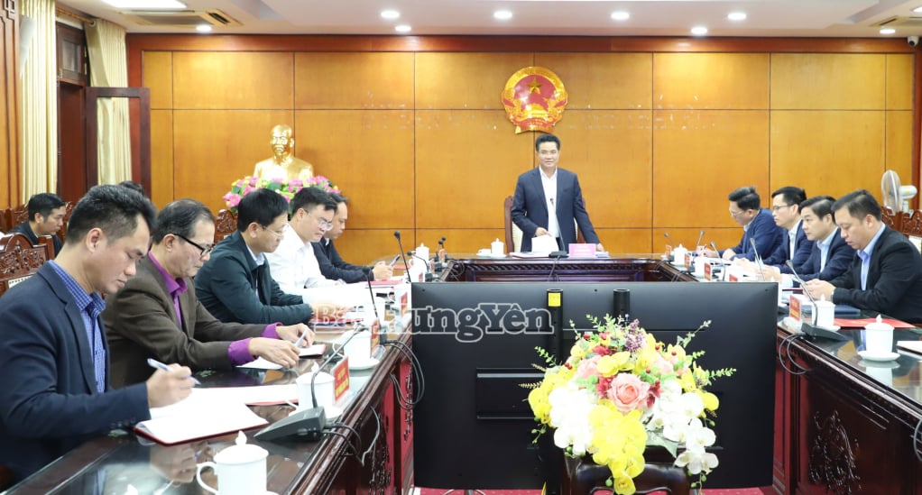 Genosse Le Quang Hoa, Mitglied des Ständigen Ausschusses der Provinzpartei und stellvertretender Vorsitzender des Volkskomitees der Provinz, schloss die Arbeitssitzung ab.