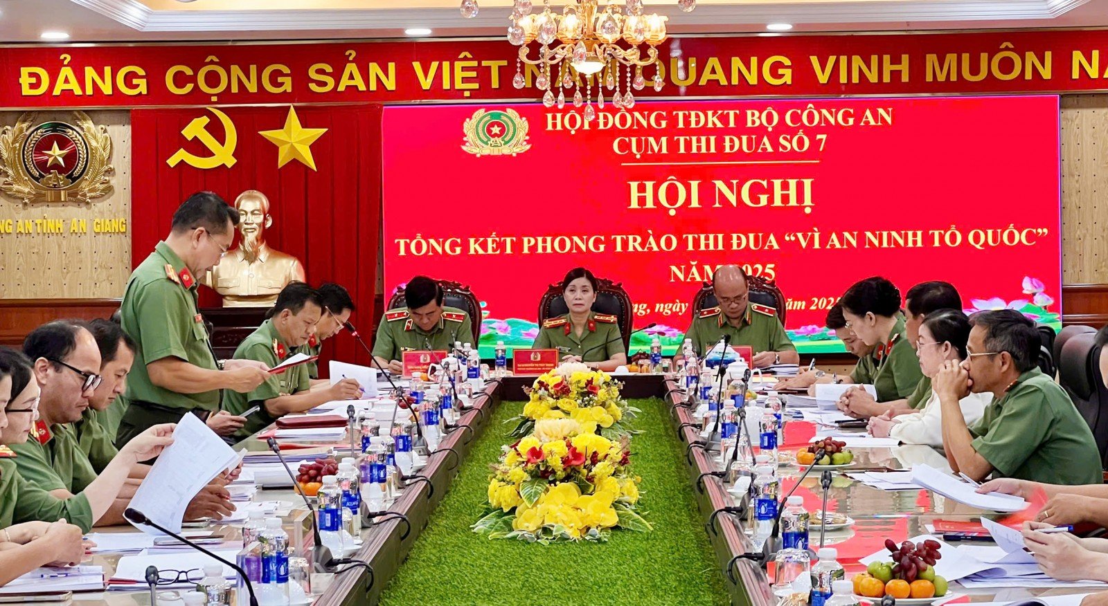 Quang cảnh hội nghị