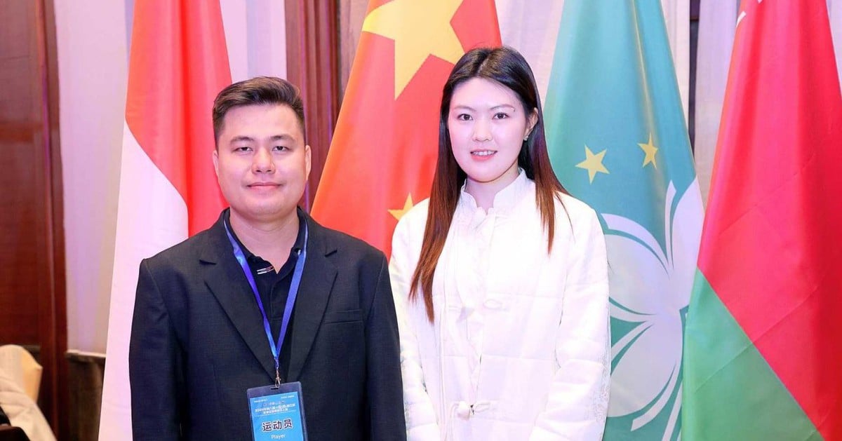 Lại Lý Huynh 'song kiếm hợp bích' với nữ kỳ thủ xinh đẹp của Trung Quốc