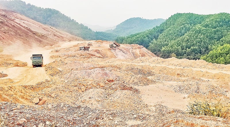 লিন সোন ওয়ার্ডে অবস্থিত তিয়েন বো লোহার খনির বর্জ্য ডাম্প থাই নগুয়েন প্রদেশ কর্তৃক শিল্প, আবাসিক, নগর এবং যানজট সংক্রান্ত এলাকার জন্য বর্জ্য মাটি ভরাট করার জন্য অনুমোদিত হয়েছে।