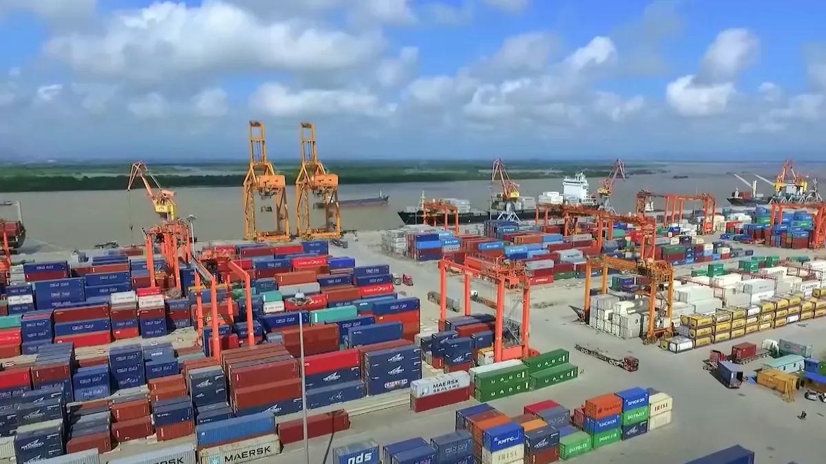 Bộ Xây dựng hoàn thiện khung pháp lý cảng cạn, tập trung phân cấp và siết chặt tiêu chí kết nối - Ảnh 2.