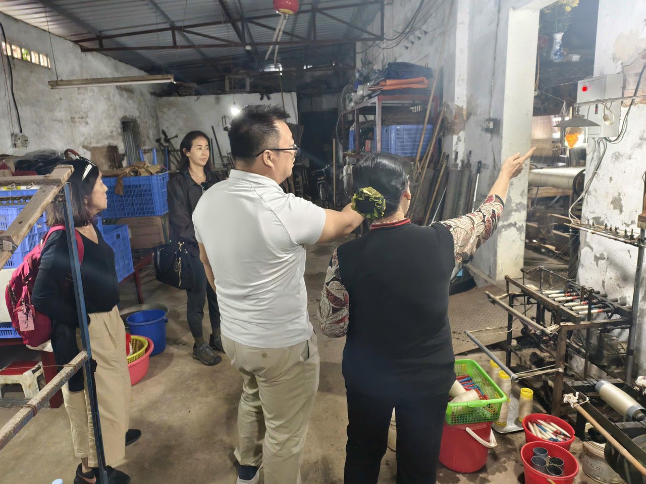 Багато туристів приїжджають відвідати Село ремесел