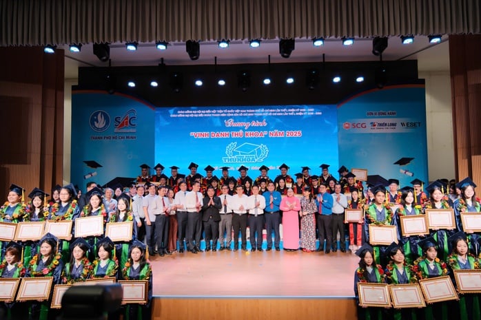 TP HCM vinh danh gần 90 thủ khoa, 5 người đạt điểm đối. - Ảnh 3.