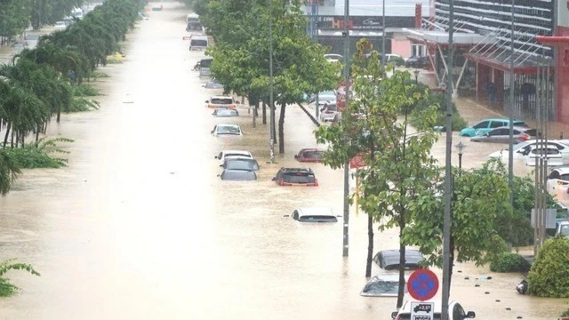 Sau mưa lũ lịch sử, Biển Đông vẫn còn 1 - 2 cơn bão nữa trong thời gian tới