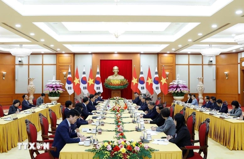 Generalsekretär To Lam trifft den Vorsitzenden der Nationalversammlung von Korea - Foto 2.