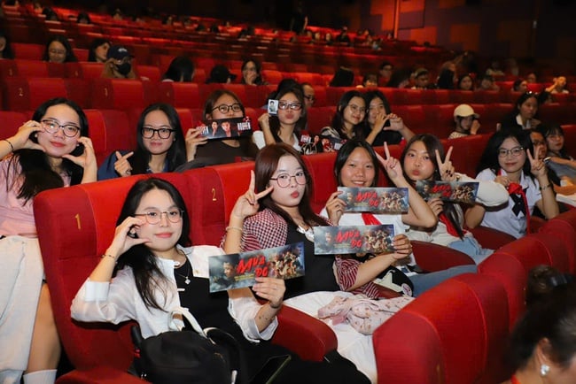 Khán giả hào hứng tham dự chương trình chiếu Phim "Mưa Đỏ" tại Liên hoan Phim Việt Nam lần thứ XXIV - Ảnh 5.