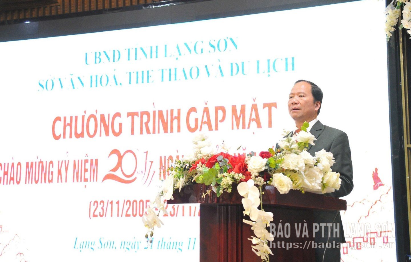 Lãnh đạo Sở Văn hóa, Thể thao và Du lịch tỉnh phát biểu trong chương trình