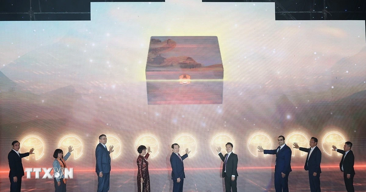 Festival Thu Hà Nội 2025 hút du khách với 150 gian hàng và loạt trải nghiệm mới