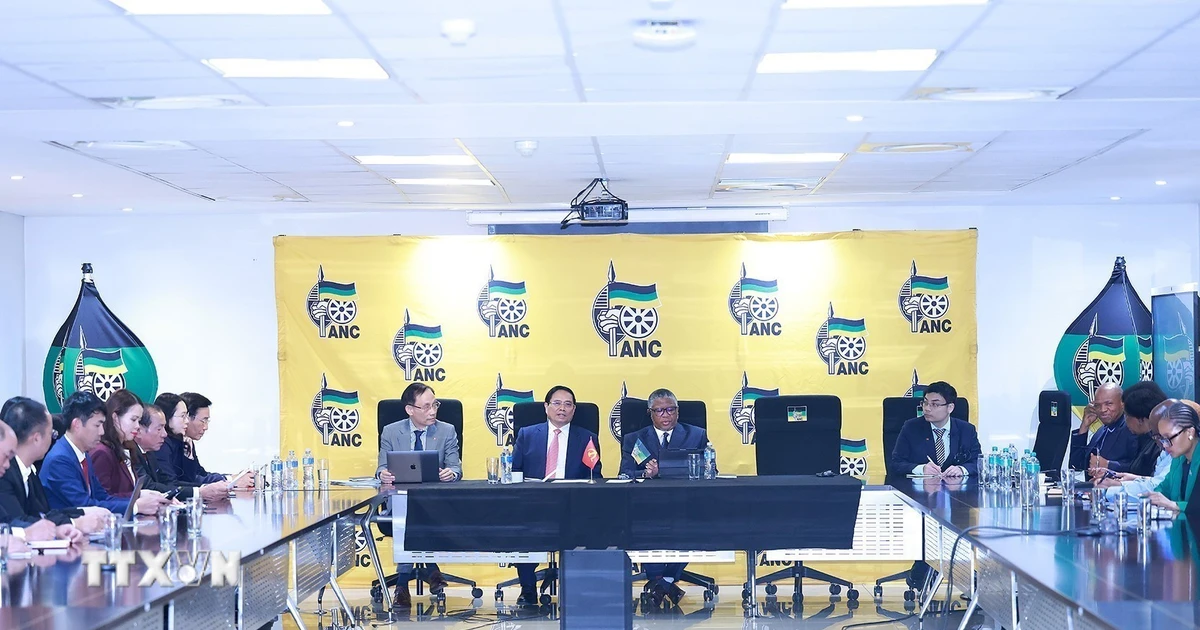 Thủ tướng Phạm Minh Chính gặp Tổng thư ký Đảng Đại hội Dân tộc Phi