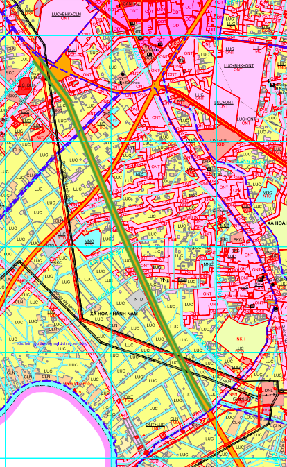 Schéma du tracé parallèle de la route provinciale 823 (en vert) sur la carte de planification du district de Duc Hoa