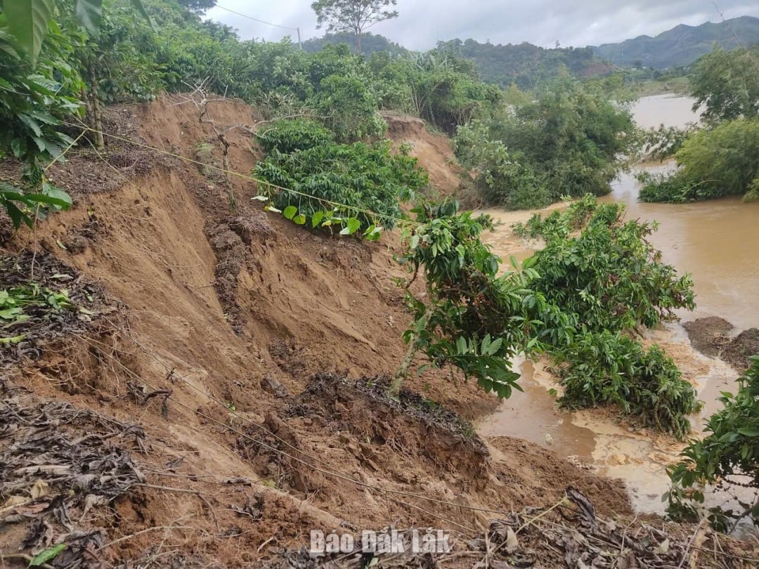 Et jordskred som feier bort avlinger av mennesker i Nam Ka-kommunen.