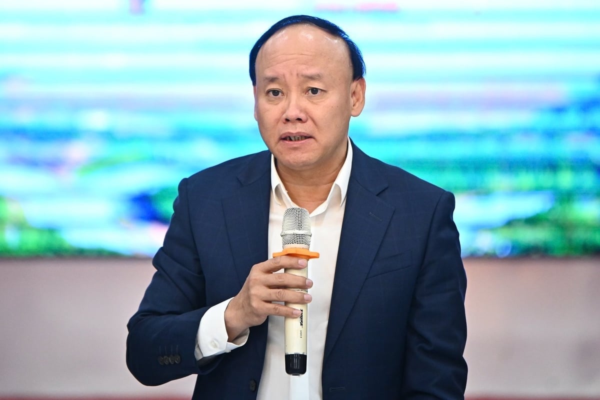 ألقى السيد نجوين تونغ فونغ، مدير إدارة إنشاء وإدارة الري، كلمةً في المنتدى. تصوير: تونغ دينه. Ông Nguyễn Tùng Phong, Cục trưởng Cục Quản lý và Xây dựng công trình thủy lợi phát biểu tại Diễn đàn. Ảnh: Tùng Đinh.