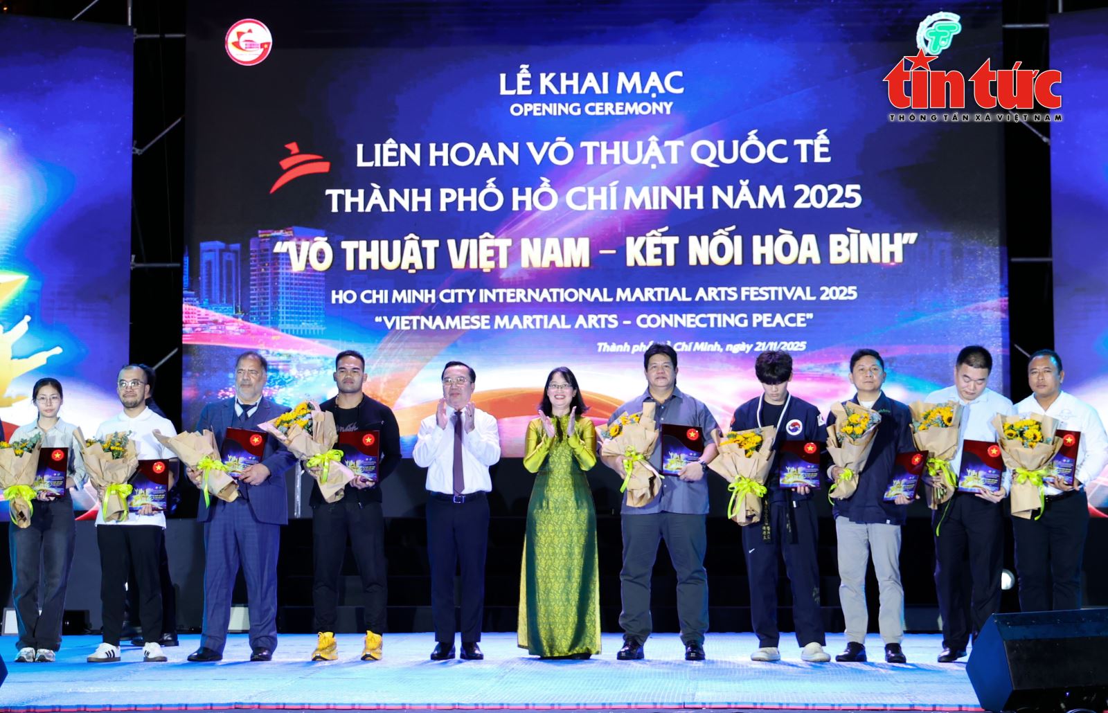 ຄຳບັນຍາຍຮູບ