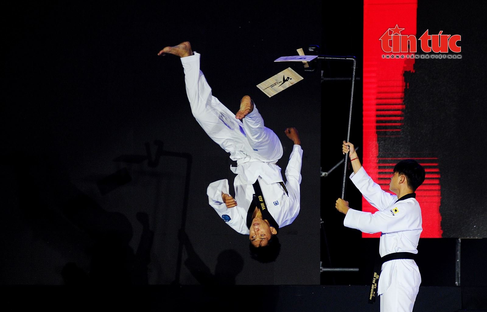 ຄຳບັນຍາຍຮູບ