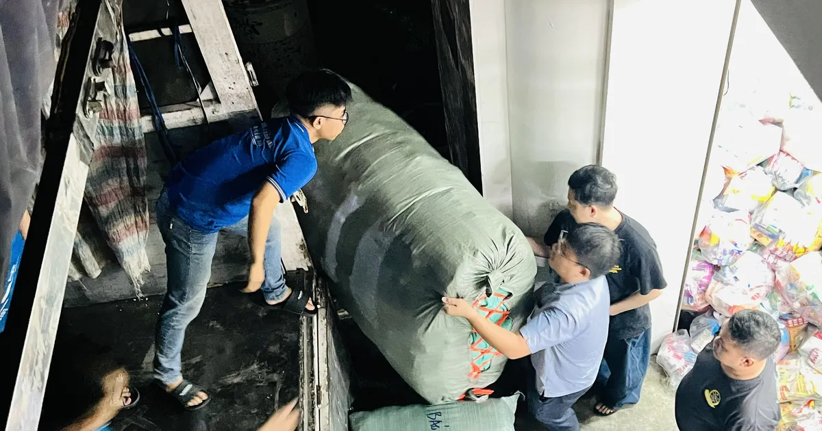 Trong đêm 21-11, TPHCM chuyển gấp 15 tấn nhu yếu phẩm đến tỉnh Khánh Hòa