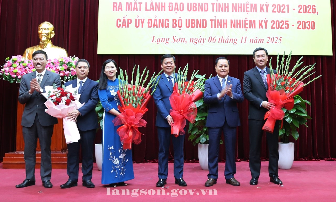Ra mắt lãnh đạo UBND tỉnh nhiệm kỳ 2021 – 2026; cấp ủy Đảng bộ UBND tỉnh, nhiệm kỳ 2025 - 2030