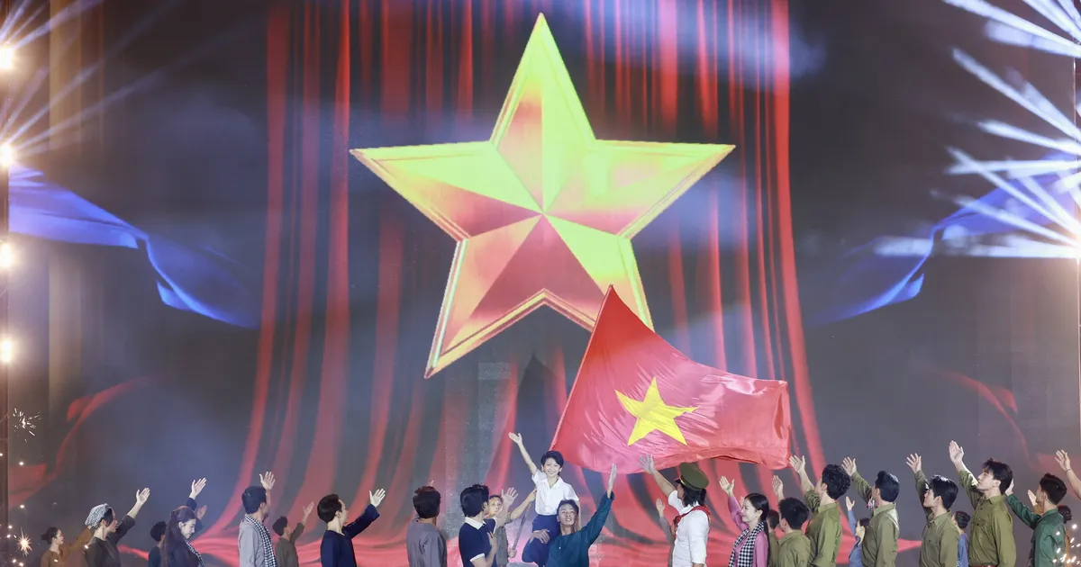 Hàng ngàn đại biểu, khán giả hòa vào ngày hội điện ảnh