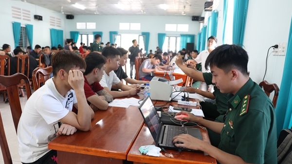 Công an Tây Ninh tiếp nhận 110 công dân Việt Nam do Campuchia trao trả
