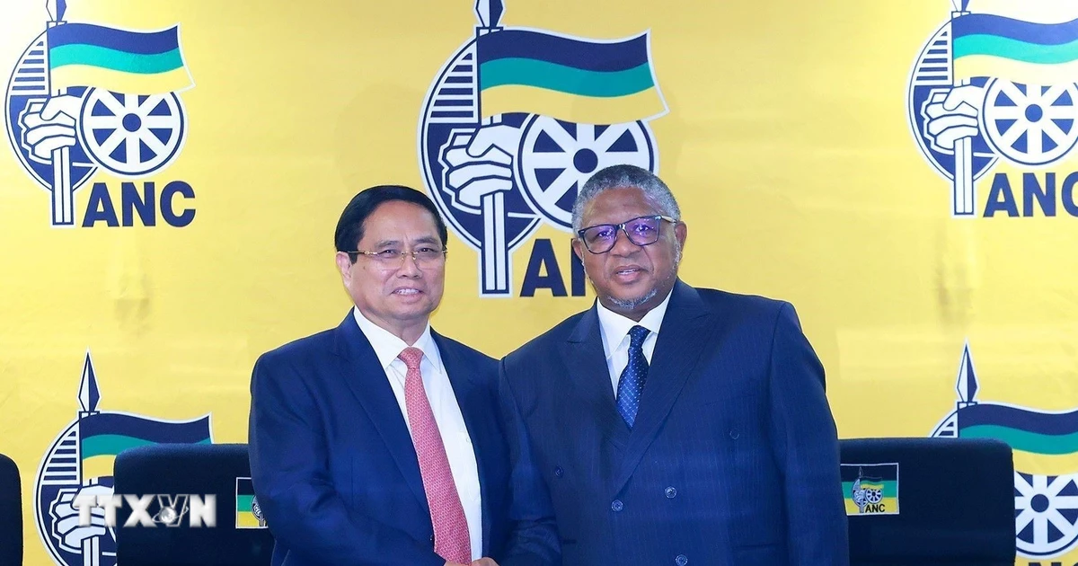 Thủ tướng gặp Tổng Thư ký Đảng ANC: Thúc đẩy hợp tác toàn diện Việt Nam-Nam Phi