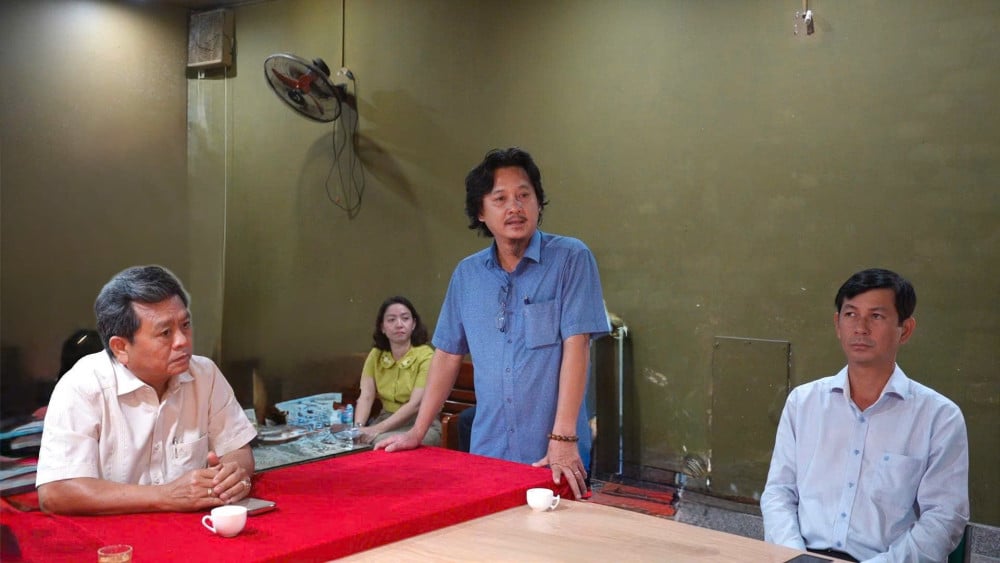 Restauração da pintura monumental no Parque Monumental de Long An