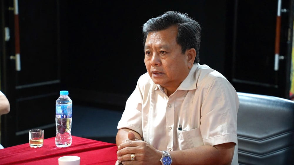 Restauração da pintura monumental no Parque Monumental de Long An