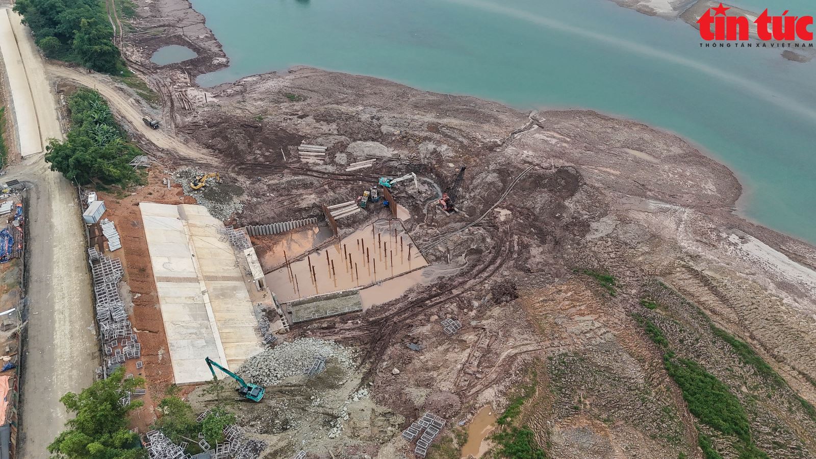 ছবির ক্যাপশন