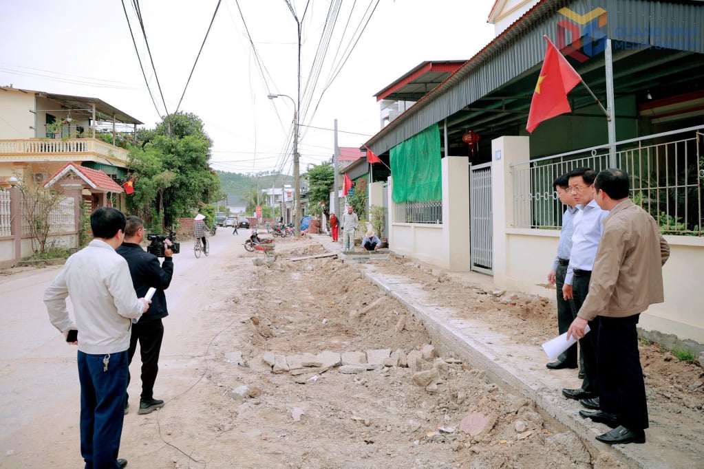 Den provinsiella arbetsdelegationen inspekterade Dam Thuy-området, Dong Trieu-distriktet, oktober 2025.