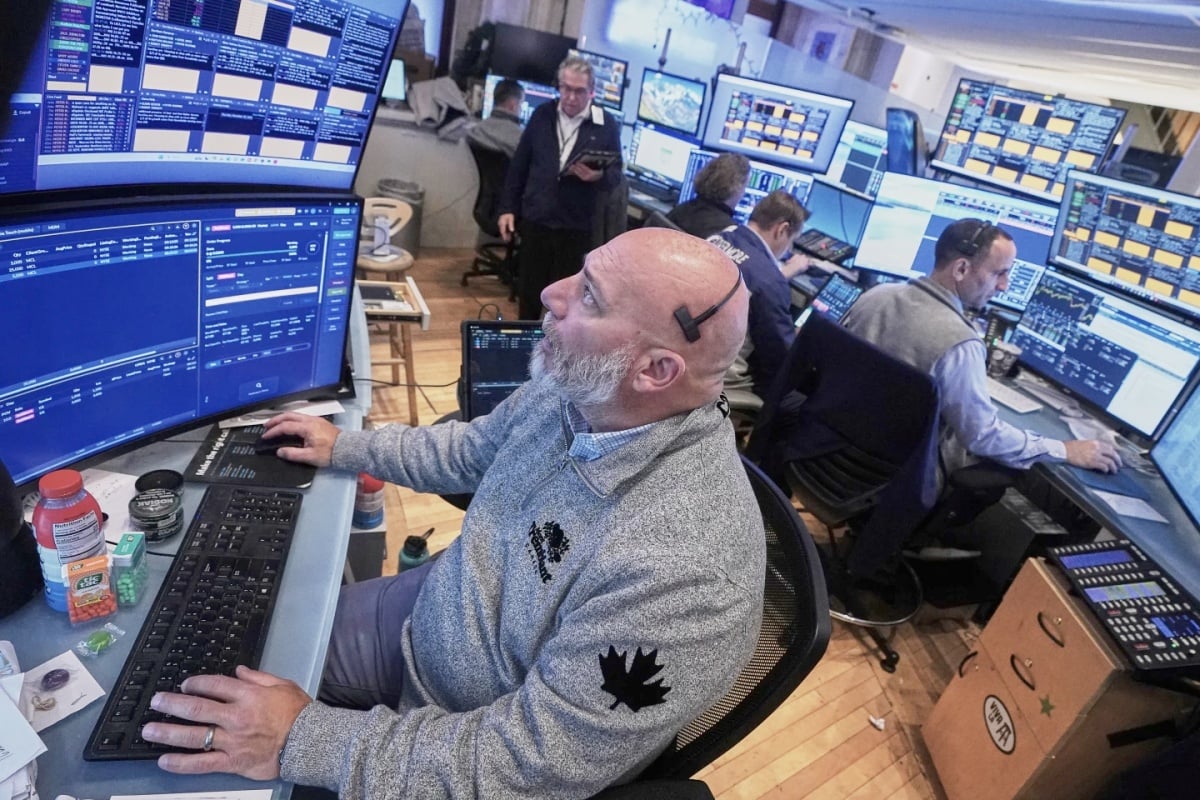 Phố Wall bật tăng cuối tuần: Sắc xanh trở lại giữa tâm bão biến động