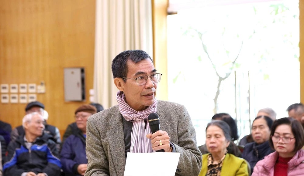 Nhân dân phường Hoàn Kiếm bày tỏ sự quan tâm đến việc triển khai các dự án trọng điểm trên địa bàn phường. Ảnh: Nguyễn Thành.