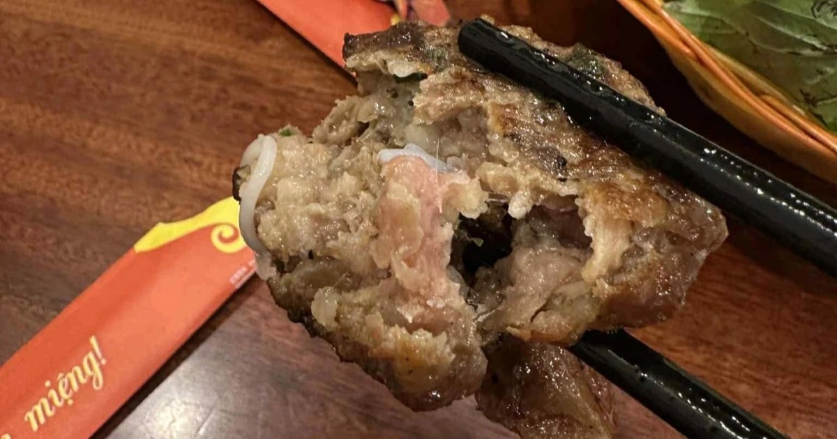 Ăn suất bún chả Hà Nội 70.000 đồng, khách bức xúc vì thịt còn sống nguyên