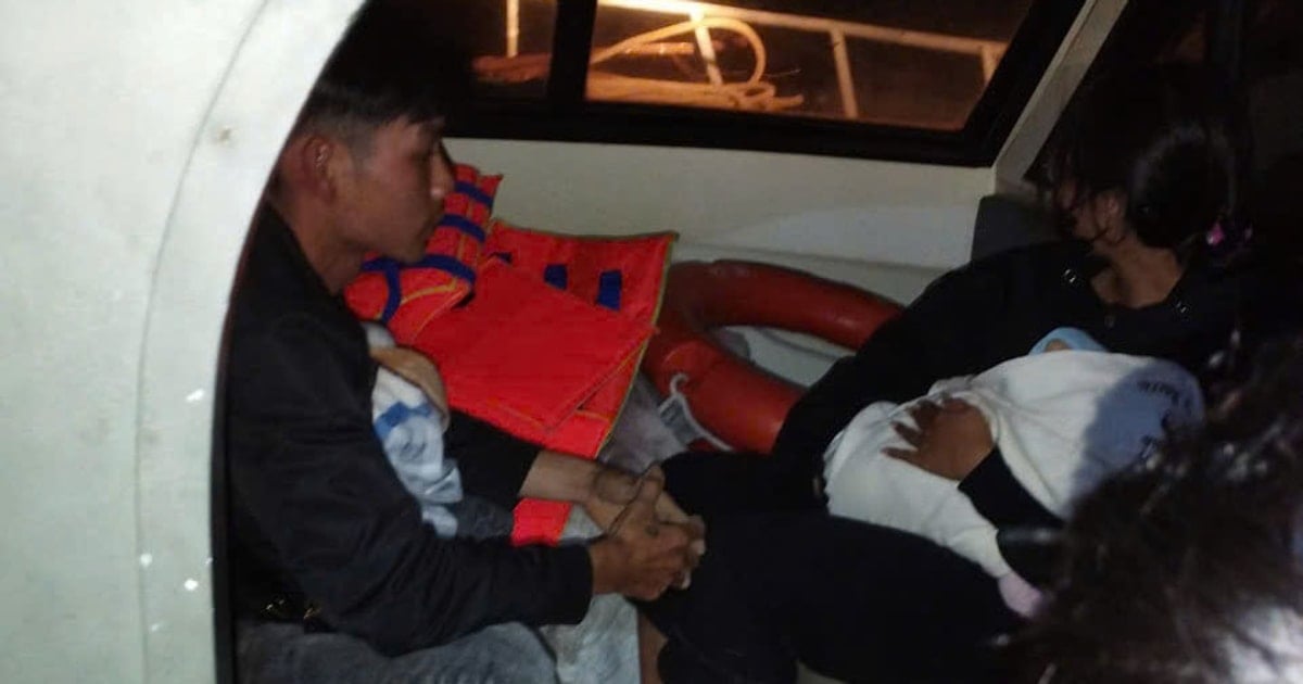 Kịp thời đưa bé 5 tháng tuổi vượt lũ đi cấp cứu trong đêm