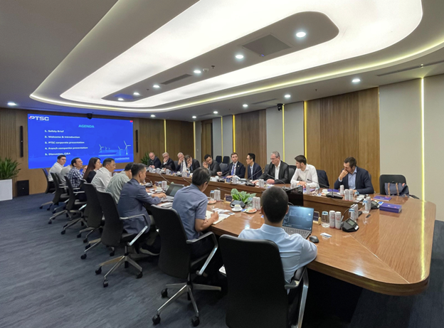 Đoàn công tác Tổng Lãnh sự quán Pháp và Văn phòng Thương vụ Pháp tại Việt Nam thăm và làm việc với Tổng công ty PTSC