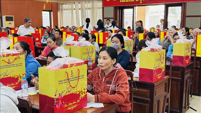 Các doanh nghiệp rục rịch kế hoạch thưởng Tết Bính Ngọ cho công nhân