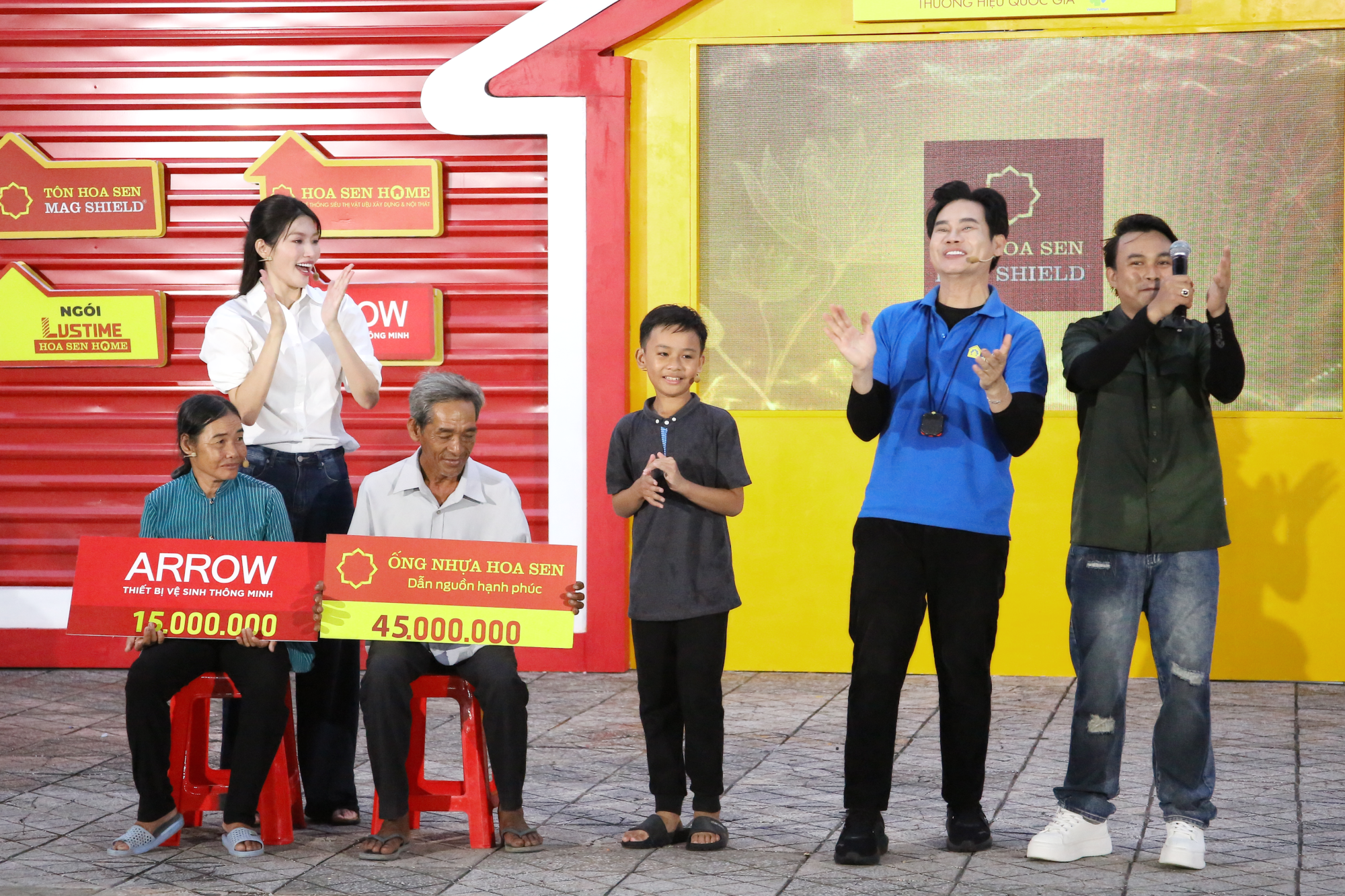 Quach Son Dat Bao's family won first place.