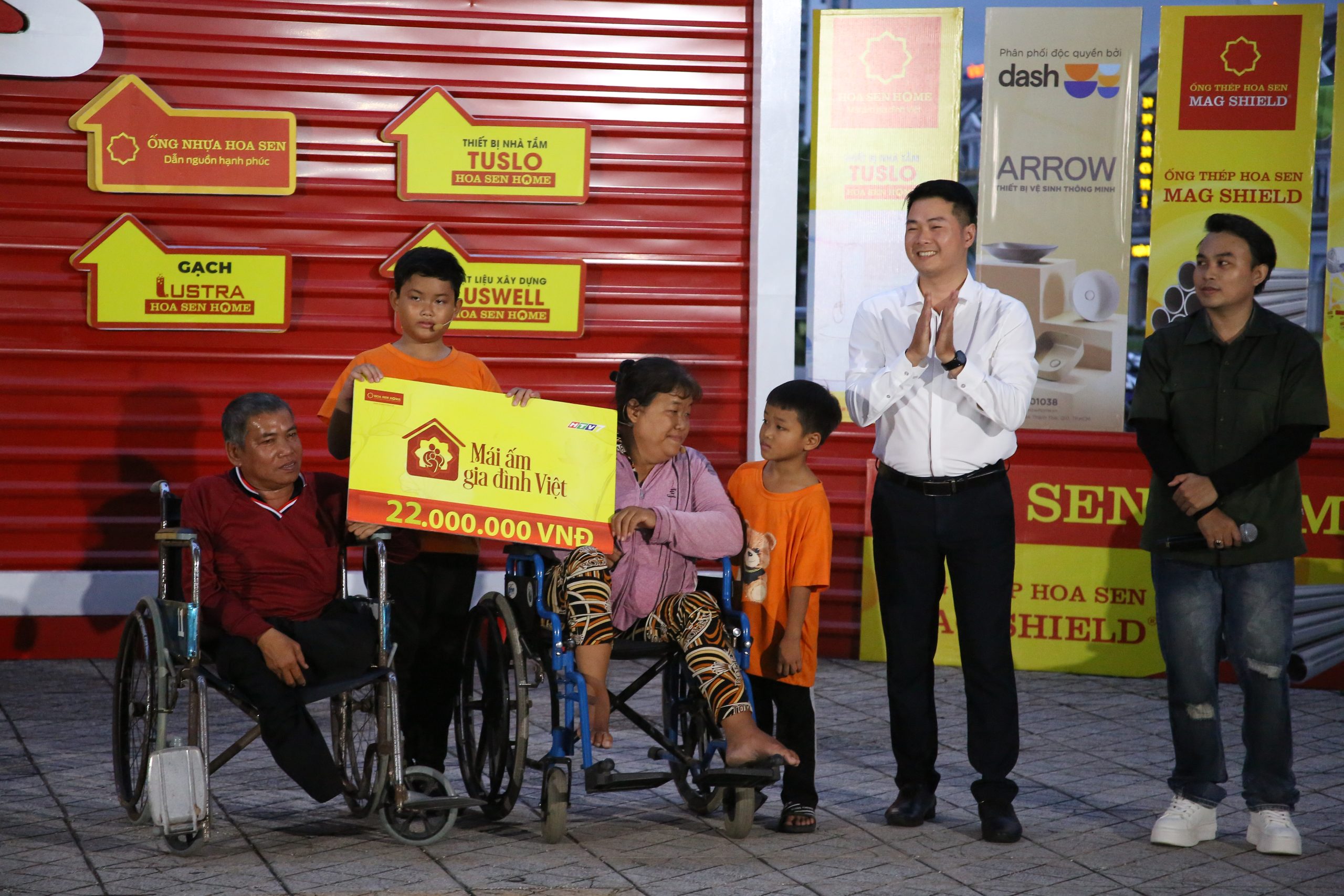 Truong Minh Tien's family came in second.