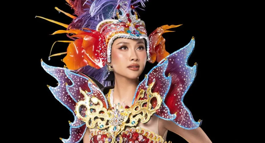 "Cá chép hóa rồng" là carnival costume của Phương Linh tại Miss Cosmo 2025