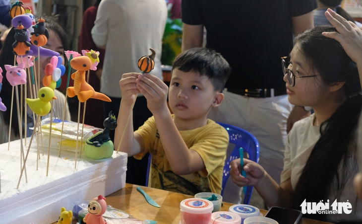 Åpning av nattlige kulturelle aktiviteter på Ho Chi Minh-byens bokgate – bilde 3. Đường sách - Ảnh 3.