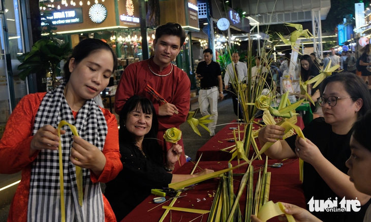 Åpning av nattlige kulturelle aktiviteter på Ho Chi Minh-byens bokgate – bilde 7. Đường sách - Ảnh 7.