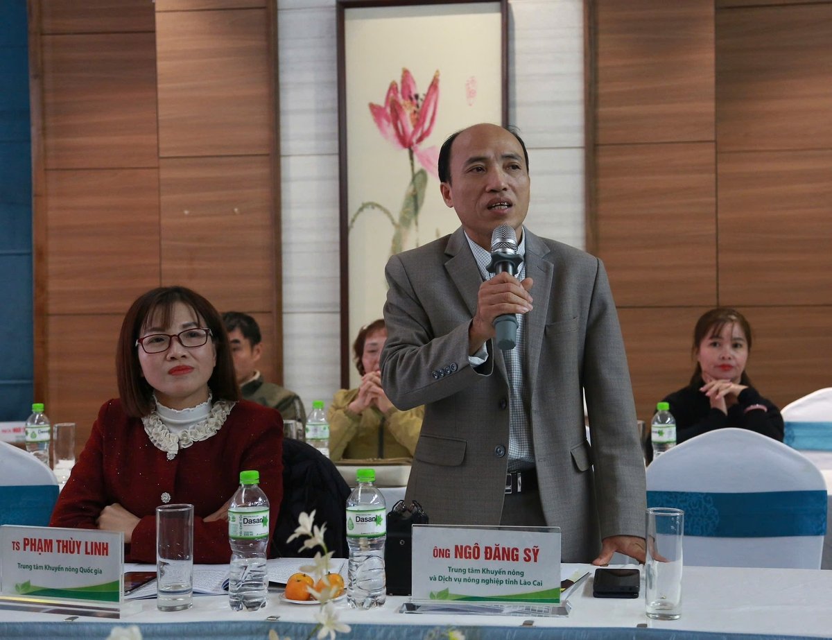 Tại buổi tọa đàm, các chuyên gia, nhà khoa học, doanh nghiệp, hợp tác xã và nông dân đã tập trung trao đổi về các giải pháp nhằm ổn định và phát triển chăn nuôi trong điều kiện thời tiết khắc nghiệt. Ảnh: Thanh Ngà.