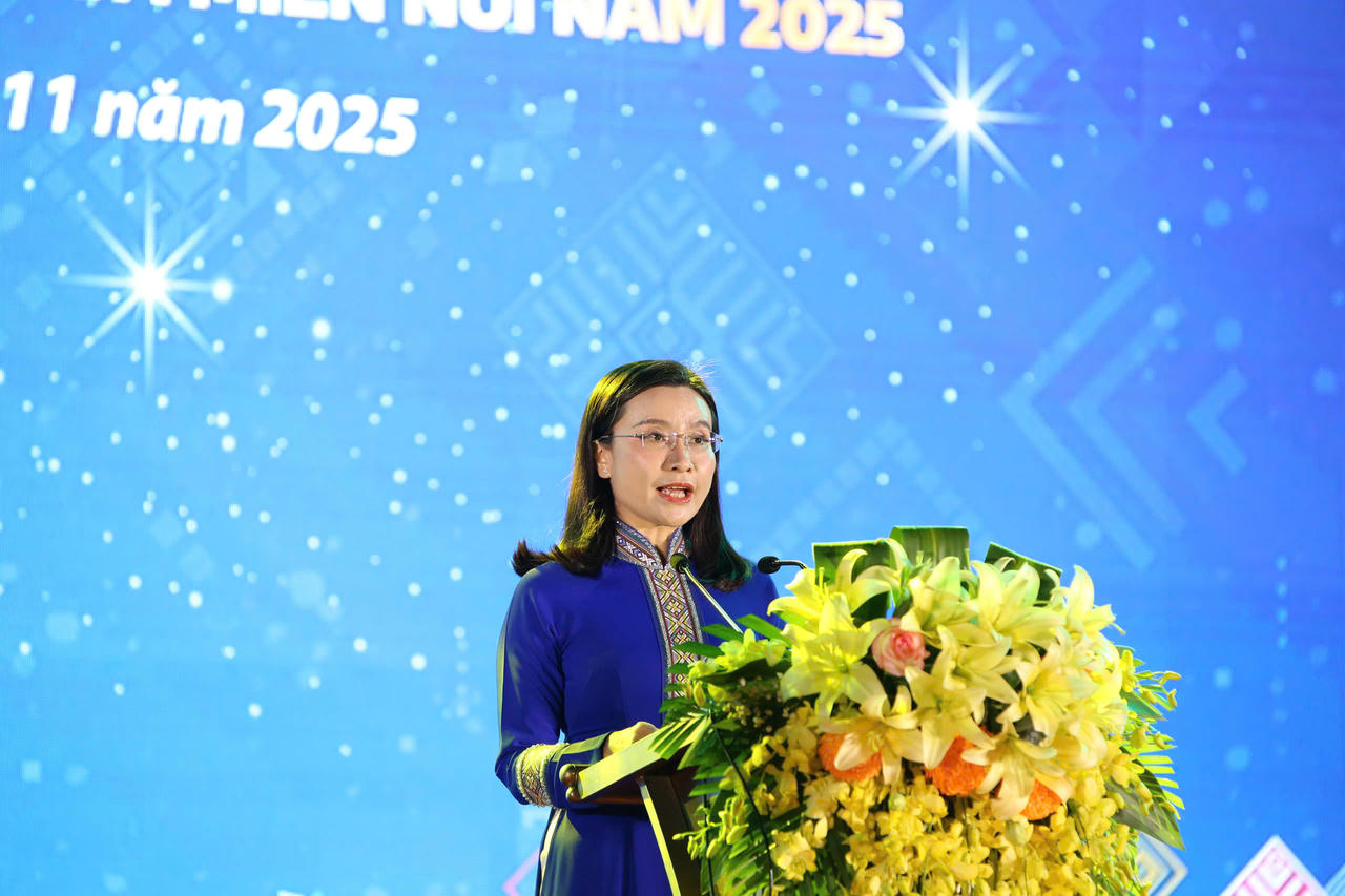 גב' נגוין פאם דוי טראנג, מזכירת הוועד הפועל המרכזי של איגוד הנוער ויו