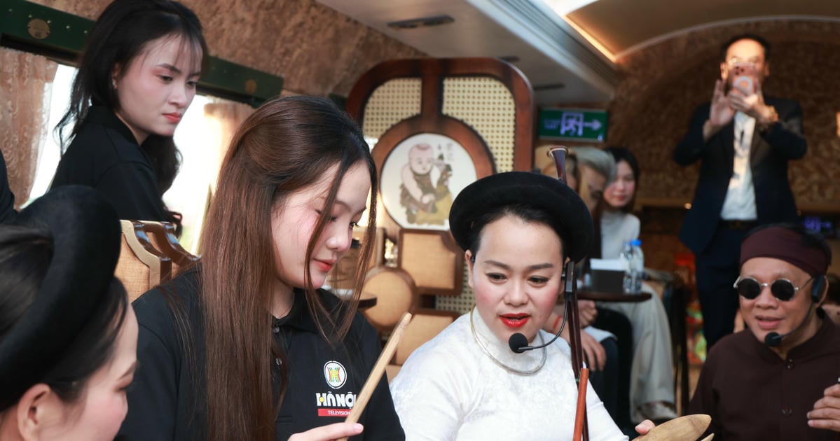 Thí sinh cuộc thi 'Tiếng hát Hà Nội năm 2025' trải nghiệm văn hóa dân tộc