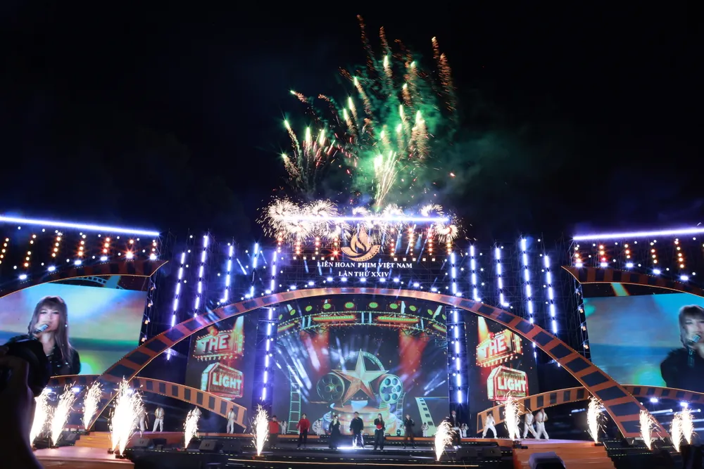 Slavnostní zahájení Vietnamského filmového festivalu bylo mimořádně velkolepé a vzrušující. Foto: DUNG PHUONG