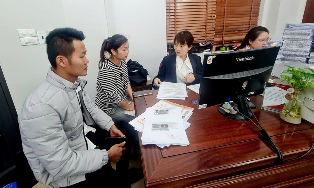 Những ngày đầu chuyển giao thẩm quyền chứng thực cho tổ chức công chứng: Giảm áp lực cho cấp xã, tạo thuận lợi cho người dân